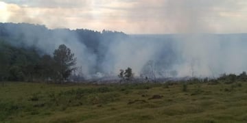 El humo se alcanzó a divisar desde Oberá y tuvieron que intervenir bomberos de esa ciudad\u002E