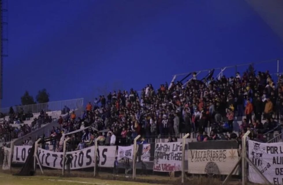 Volvieron las hinchadas al fútbol de San Luis