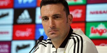 BAS02\u002E BUENOS AIRES (ARGENTINA), 21/08/2018\u002E- El seleccionador interino de Argentina, Lionel Scaloni, ofrece una rueda de prensa hoy, martes 21 de agosto de 2018, en Buenos Aires (Argentina)\u002E Scaloni aseguró hoy que a ningún entrenador le \