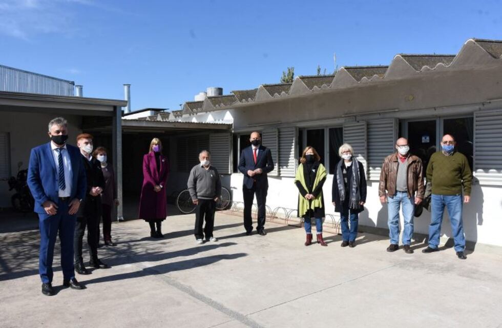 El gobernador y el intendente visitaron la vecinal del barrio 9 de Julio