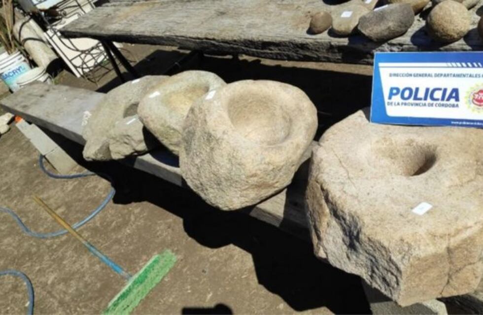 Carlos Paz: allanaron su casa por huir de un choque y le encontraron 74 piezas arqueológicas