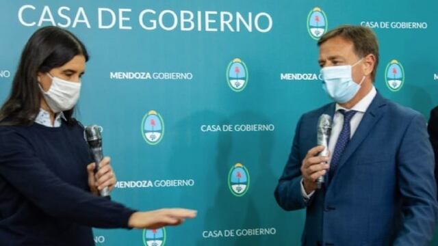 María Teresa Day cuando juró, ante Rodolfo Suárez, como nueva ministra de la Suprema Corte de Justicia de Mendoza. Gentileza Gobierno de Mendoza