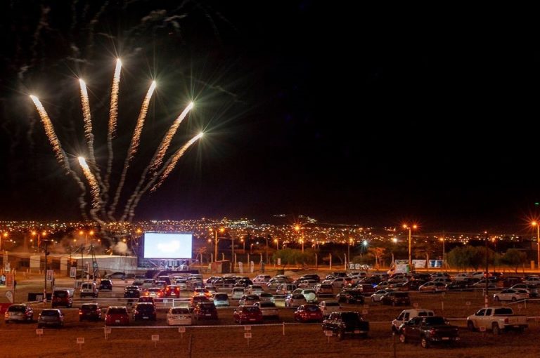 Con una gran concurrencia debutó el Autocine Catamarca