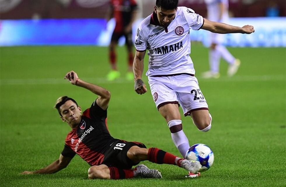 Lanús aprovechó un tiro libre y Newell's se volvió con las manos vacías del Gran Buenos Aires