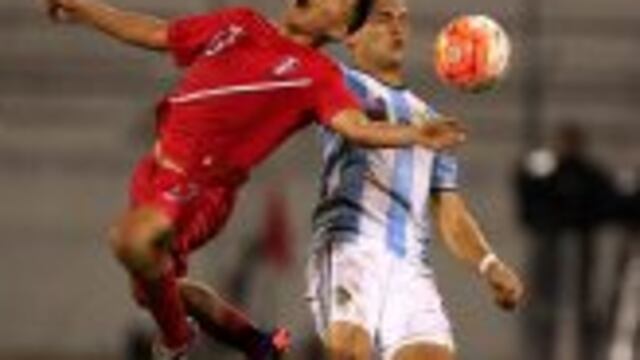 Agu00f3nico empate logru00f3 la Selecciu00f3n argentina, sobre el final del partido. (EFE)