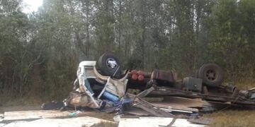 Un camión volcó sobre la Ruta 12\u002E (Foto: Misiones Online)