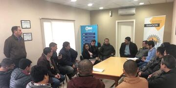 Comerciantes se reunieron con concejales y precandidatos a la intendencia preocupados por la apertura de un supermercado chino en la capital\u002E