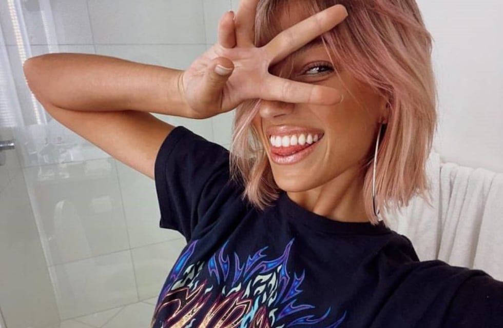 Stefi Roitman bailó en remera y casi muestra de más