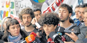 Estudiantes que se oponen a la reforma educativa\u002E