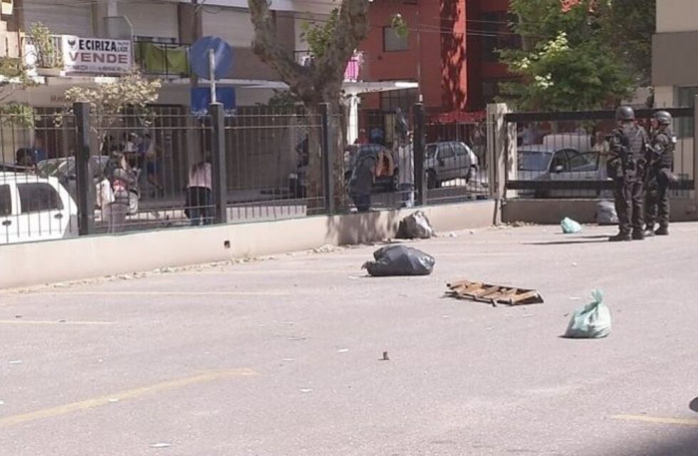 Incidentes en Tribunales luego de que condenaran a perpetua a cuatro acusados por la "Masacre del barrio El Martillo"