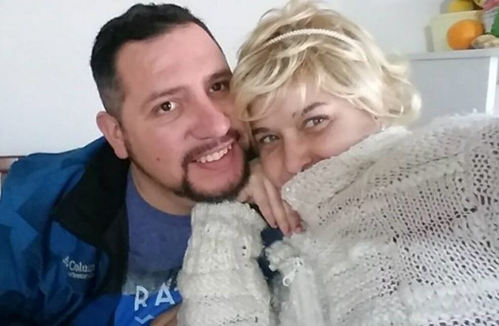 Su novia está con quimioterapia y él la sorprendió en el hospital para cantarle