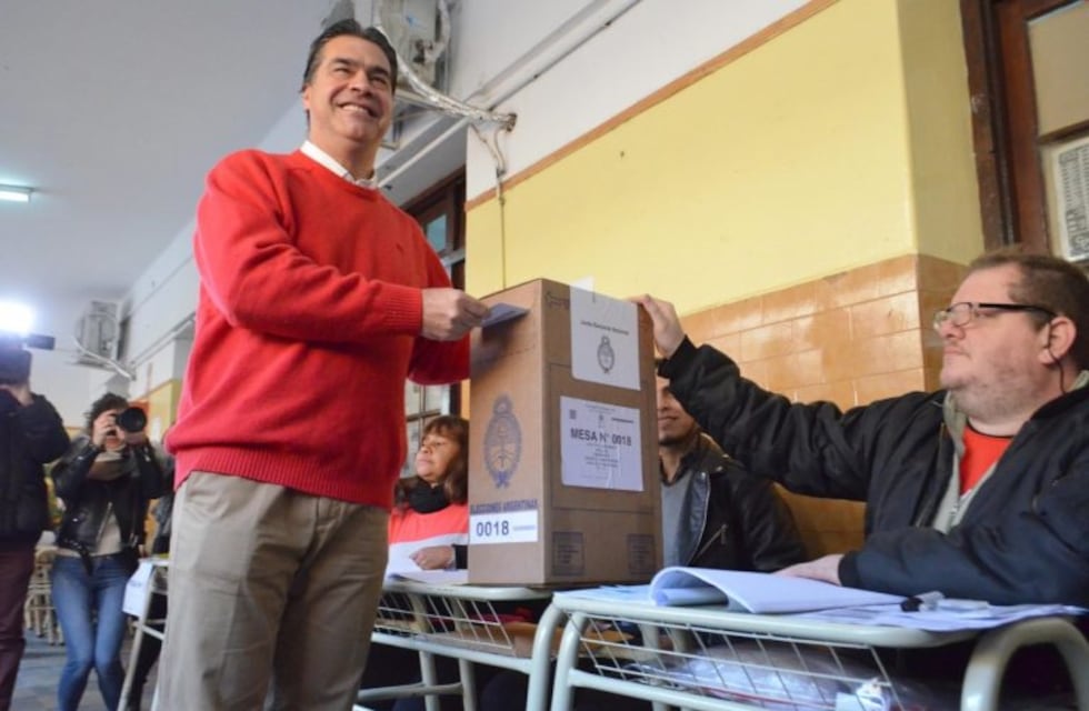Votó Capitanich a primera hora y auguró una gran y ejemplar jornada cívica