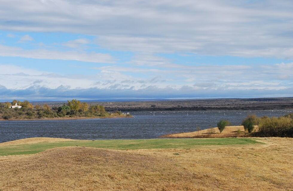 Buscan a un catamarqueño que se ahogó en un dique de San Luis