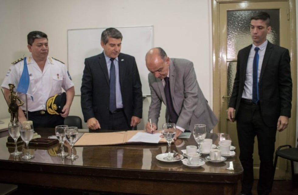 Se entregaron armas recuperadas y reacondicionadas a la policía