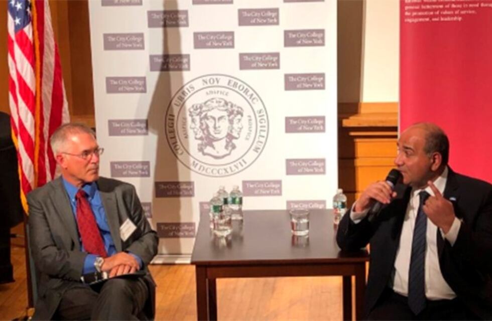 El gobernador disertó sobre la actualidad nacional en el City College