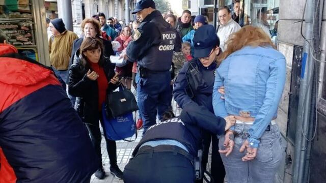 Discusión y detención en Plaza San Martín\u002E