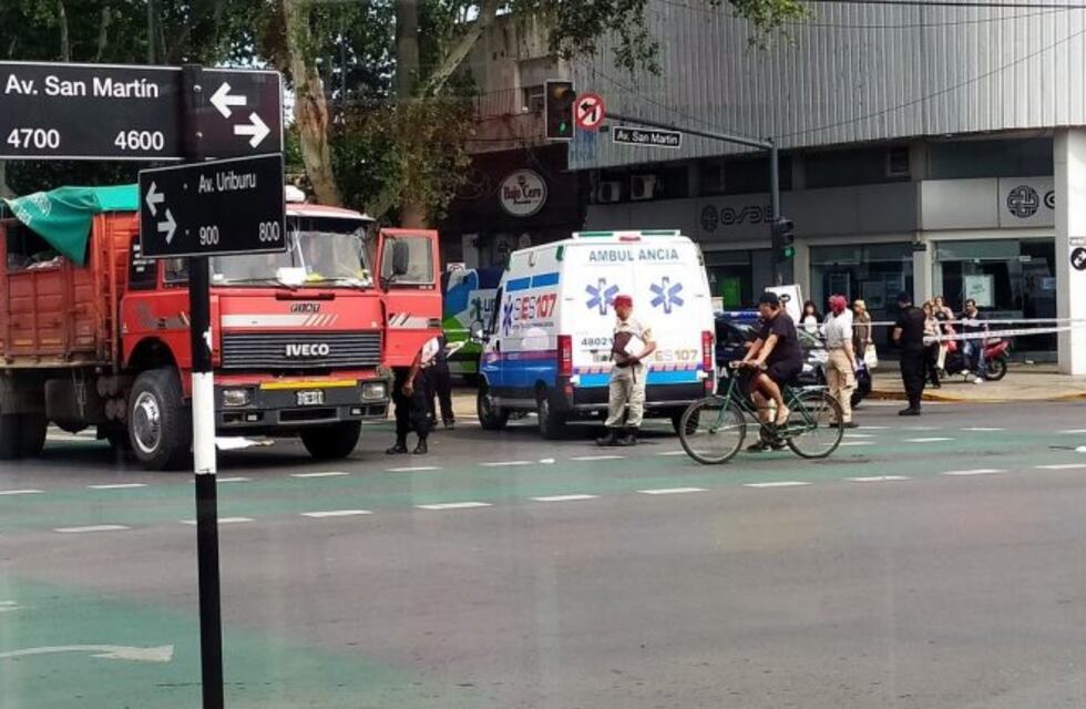 Una mujer falleció luego de ser arrollada por un camión en la zona sur