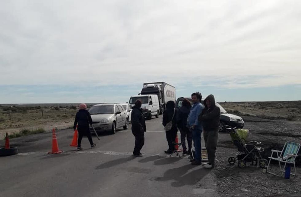 Pico Truncado: cuarto día de corte de las Rutas 12 y 43