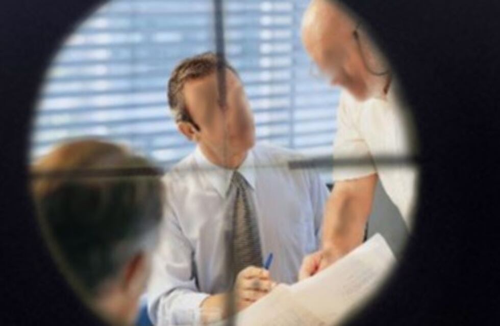 "Francotirador" amenaza de muerte a un profesor en la Universidad Maza