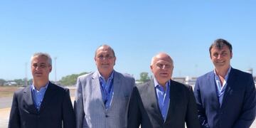 El gobernador recorrió junto a autoridades del aeropuertos las obras de la plataforma\u002E (Twitter)