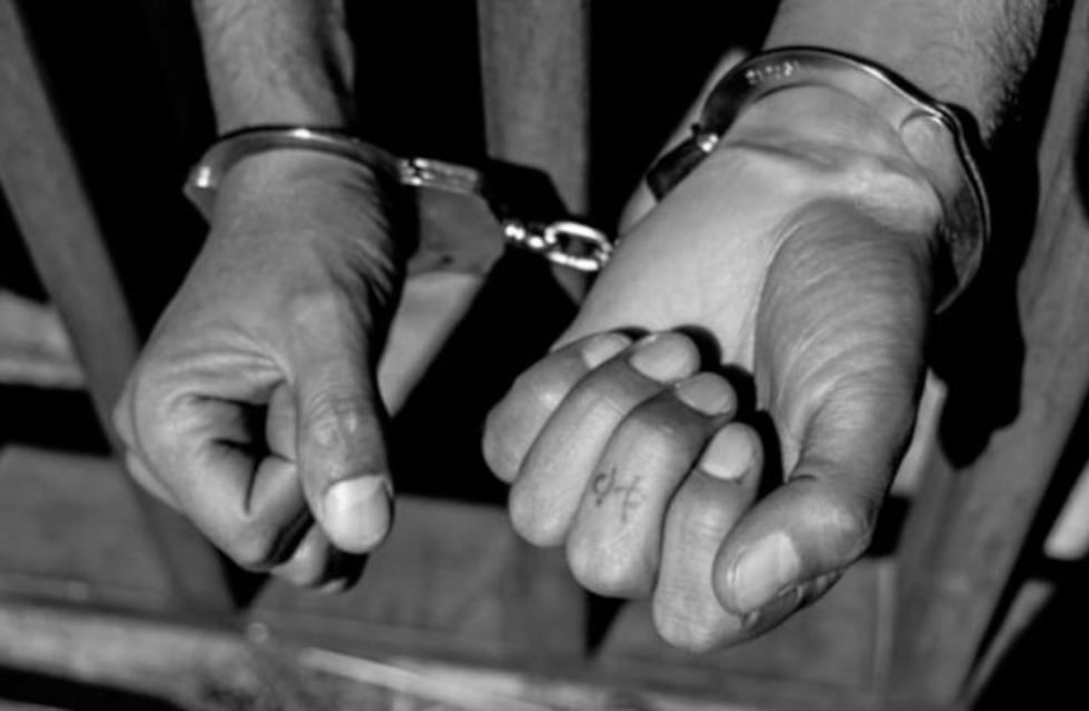 Aceptó 10 años de cárcel por manosear y violar a su propia hija