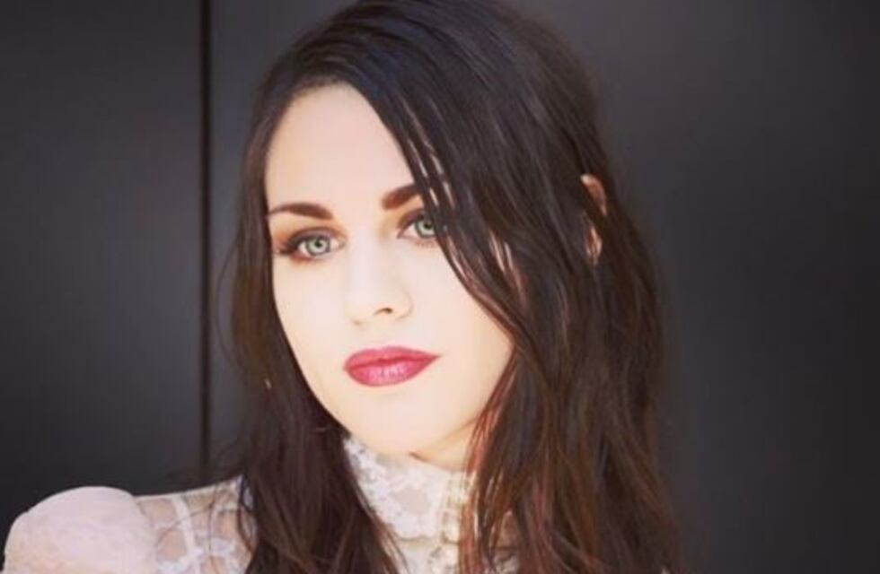 Así canta Frances Bean, la hija de Kurt Cobain y Courtney Love