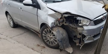 Chocó contra un árbol por conducir borracho