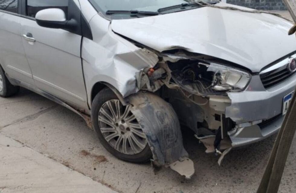 Se estrelló contra un árbol por conducir alcoholizado
