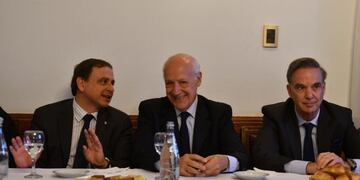 Lavagna ratificó ante senadores del PJ que no quiere ir a las PASO\u002E (Federico López Claro)