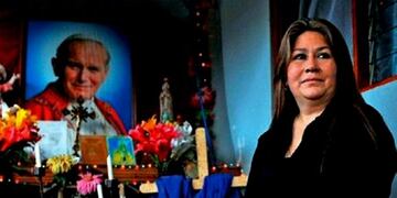 Floribeth Mora Díaz afirmó que el Papa Juan Pablo II la curó de una aneurisma cerebral\u002E
