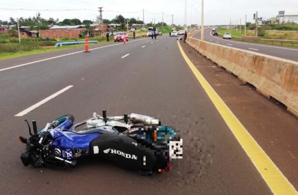 Un motociclista falleció al chocar en el Acceso Sur