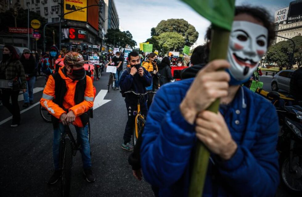 Trabajadores de reparto realizaron una protesta en el Obelisco