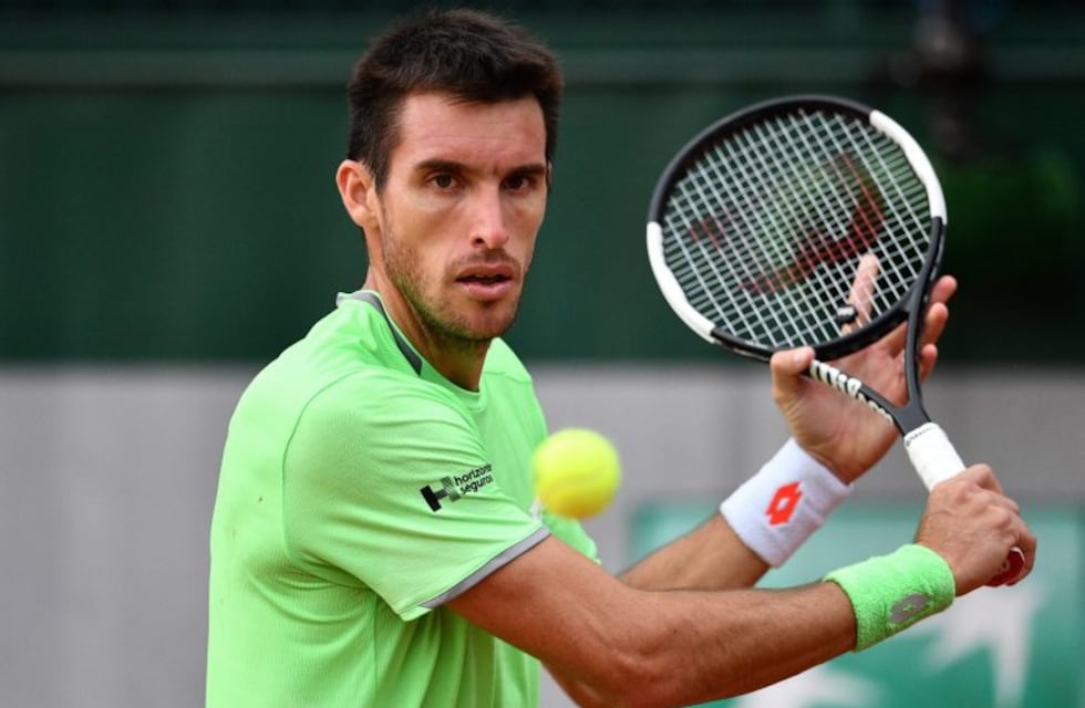 Roland Garros: Leo Mayer dejó en el camino a Diego Schwartzman y se metió en tercera ronda