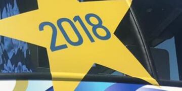 Central decoró el micro celebrando la obtención de la Copa Argentina y tuvo que quitarlo (Foto: Twitter @elciudadanoweb)