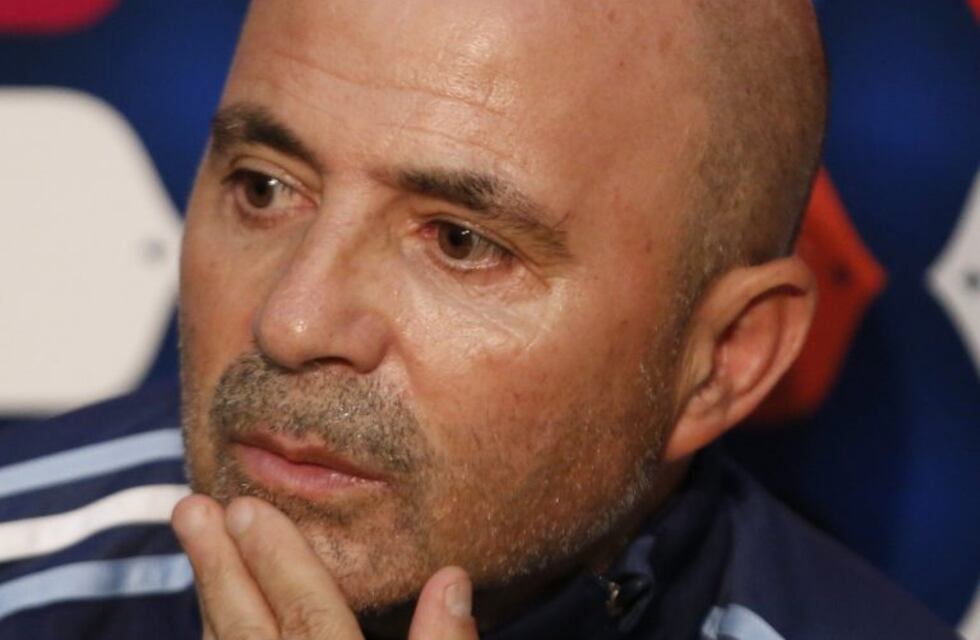 Sampaoli confirmó la línea de dos defensores y ¿cinco delanteros? para enfrentar a Singapur