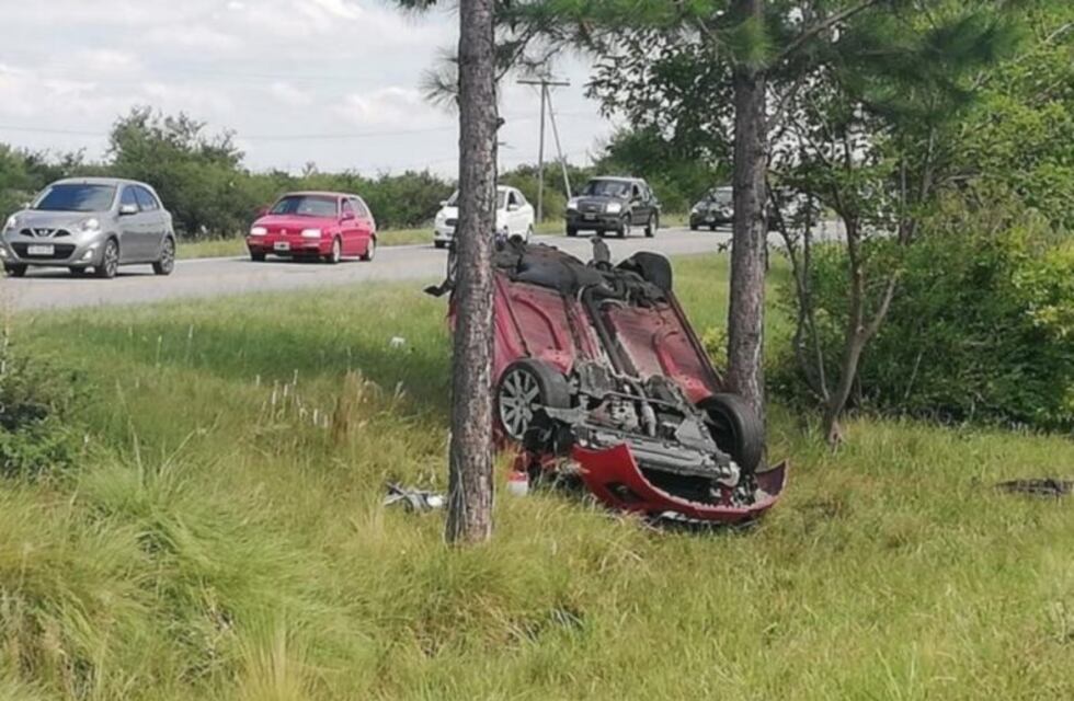Una joven de 21 años murió en un vuelco en Ruta 1
