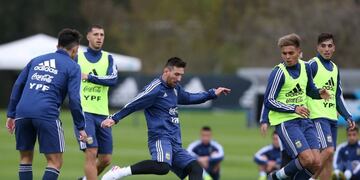 El diez tuvo un buen desempeño en la práctica del jueves (REUTERS)