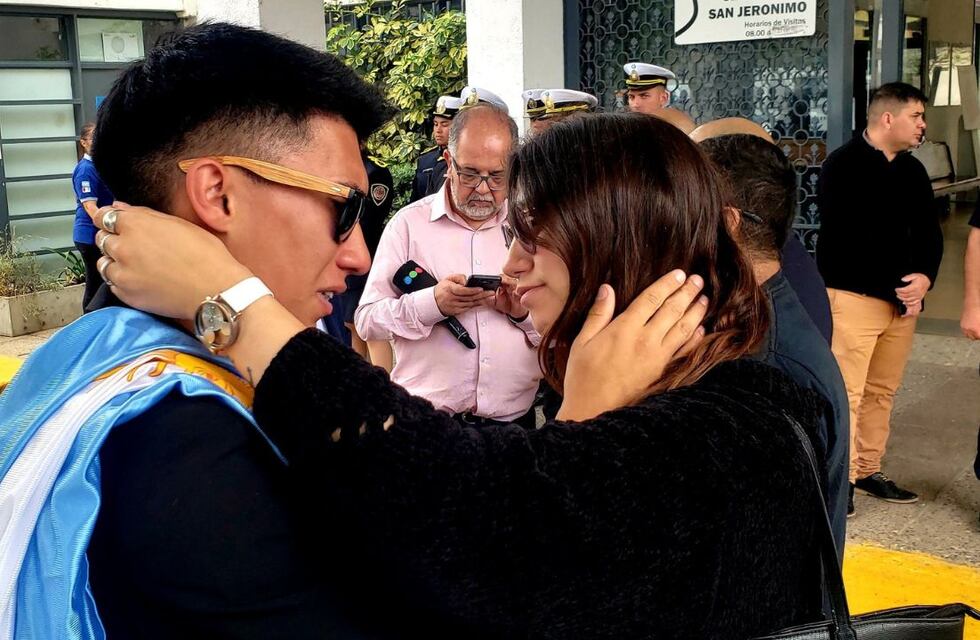 Entre lágrimas y con todos los honores: despiden al Policía de Córdoba que murió evitando un robo