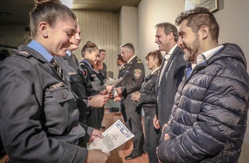 Capacitan en Derechos Humanos, Géneros y Diversidad Sexual a efectivos de la Policía