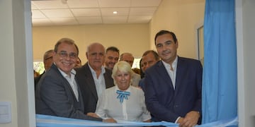 Gustavo Valdés reinauguró dos jardines maternales