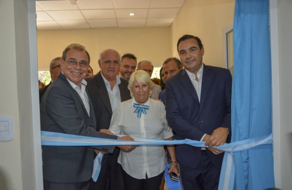 Gustavo Valdés reinauguró dos jardines maternales