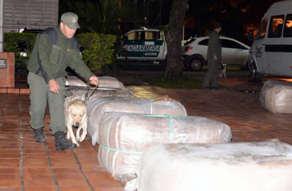 Incautaron casi 4 millones de pesos en camperas enviadas a Rosario