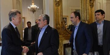 Joaquín Losada tuvo un encuentro con Macri y otros 17 intendentes\u002E (Foto: Misiones Online)
