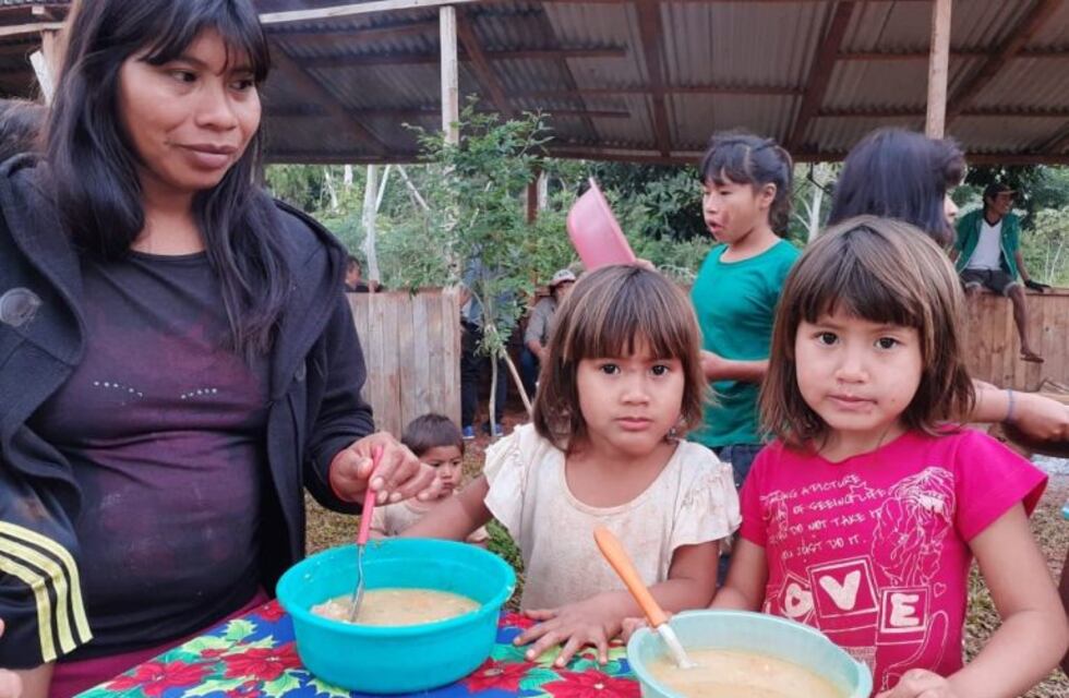 Locro solidario en la aldea mbya guaraní Jasy Porá de Iguazú
