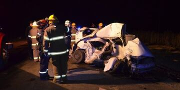 El vehículo terminó destrozado este lunes por la noche\u002E (Gálvez Hoy)