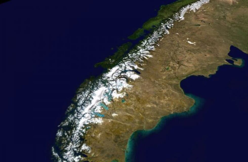 Nadadores marplatenses cruzaron el río Negro para homenajear a los caídos en Malvinas