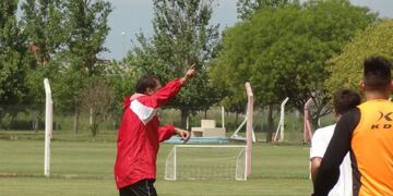A puras indicaciones, Darío Franco sigue perfilando al equipo con el que visitará al Gallito\u002E