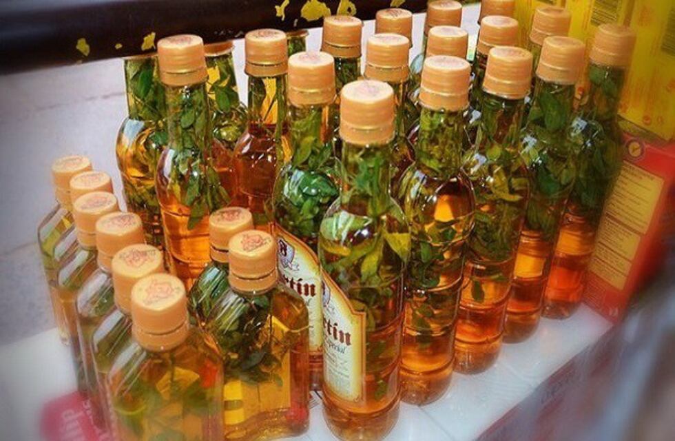 Tres tragos de caña con ruda para combatir todos los males del mes de agosto