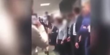 Empleada polaca desfiló desnuda en la oficina ante la mirada de todos sus compañeros\u002E