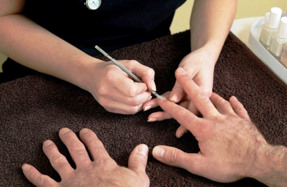 Cada vez más hombres van a la manicura en Mendoza